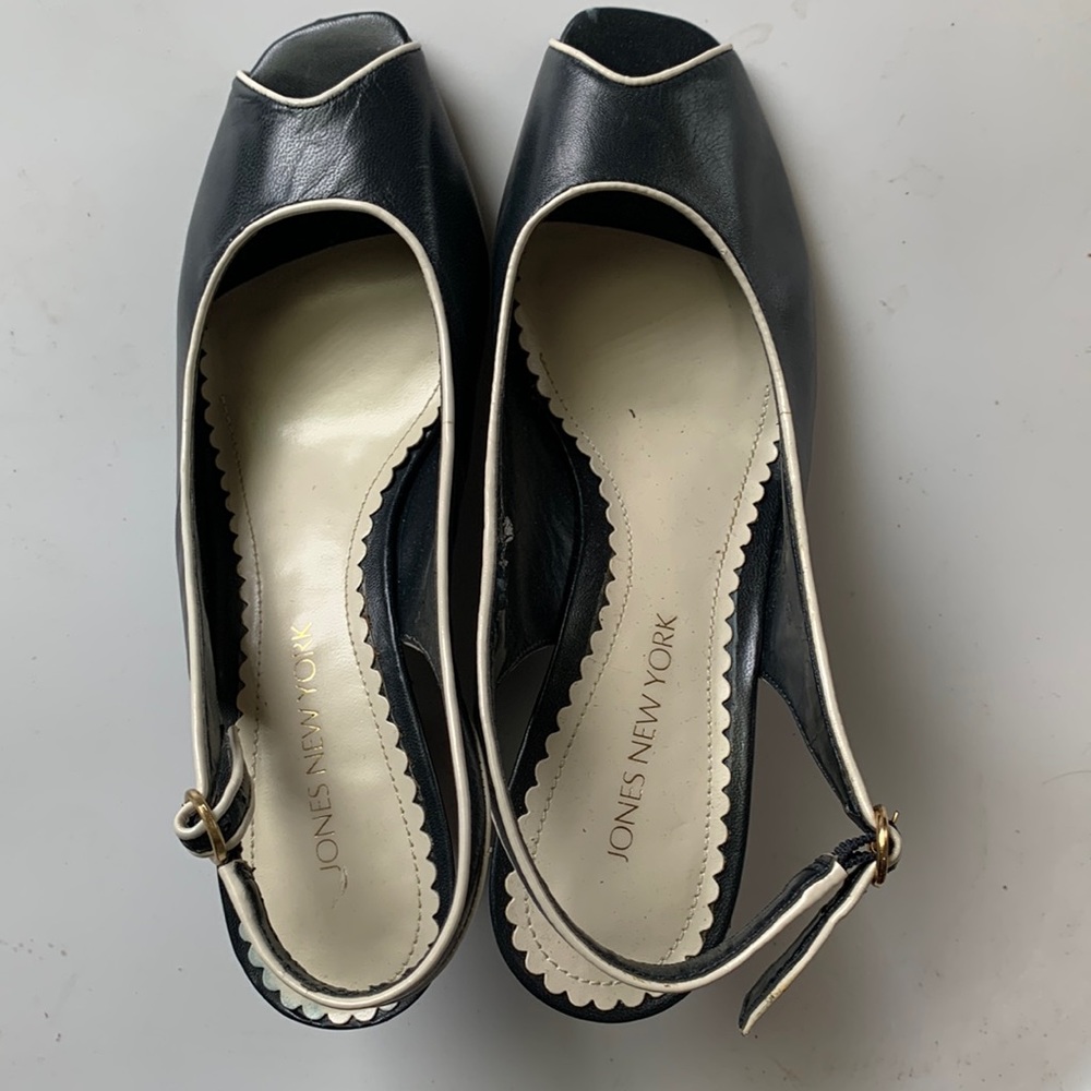 Jones New York Navy slingback with white trim